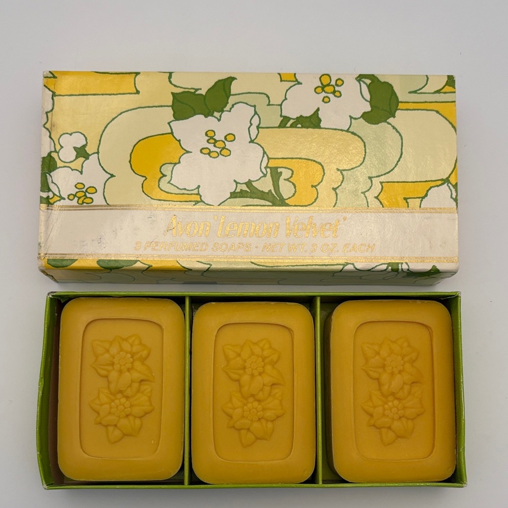 VTG Avon Lemon Velvet  Soap Set NIB